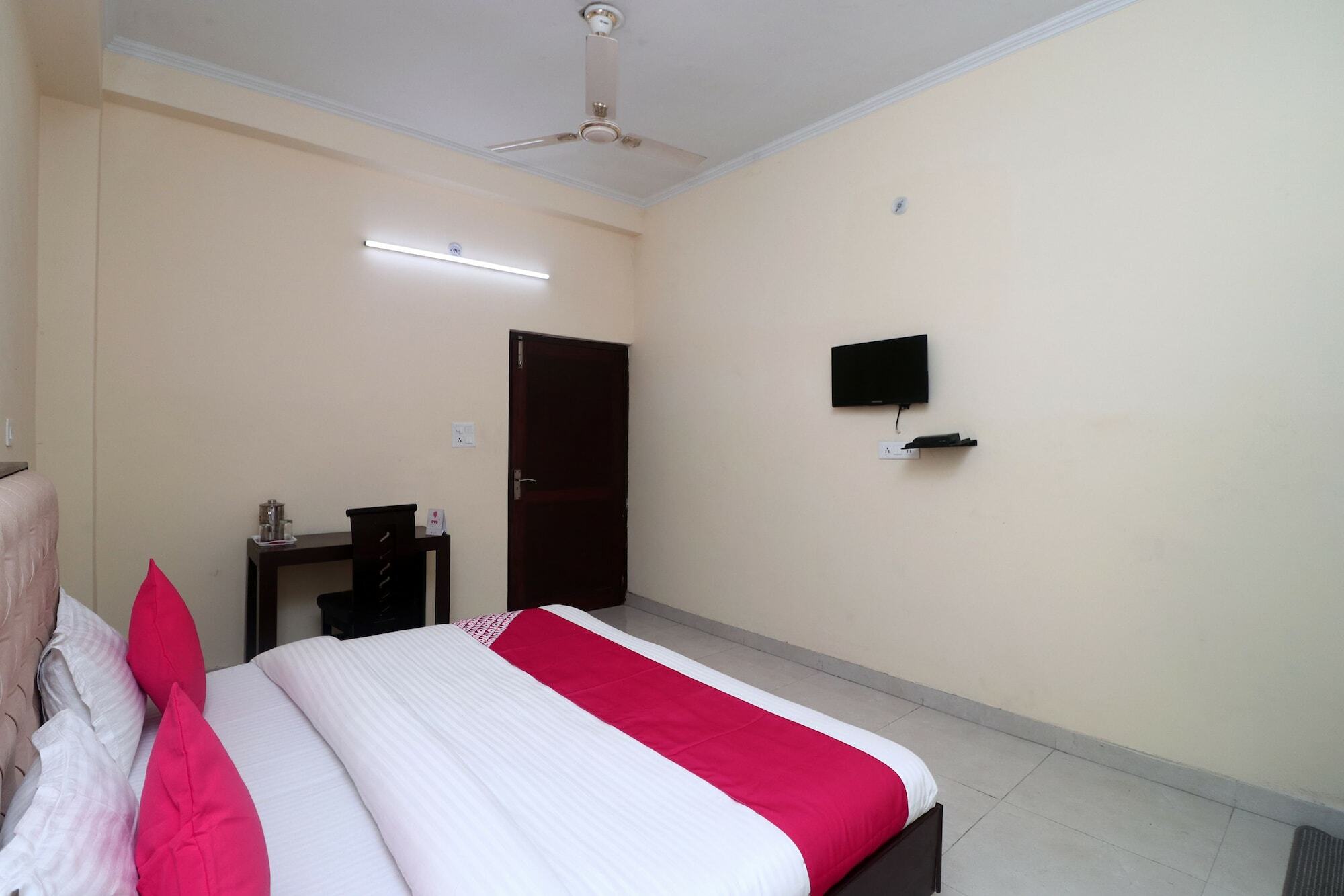Oyo Hotel Ayaan Bareilly Ngoại thất bức ảnh