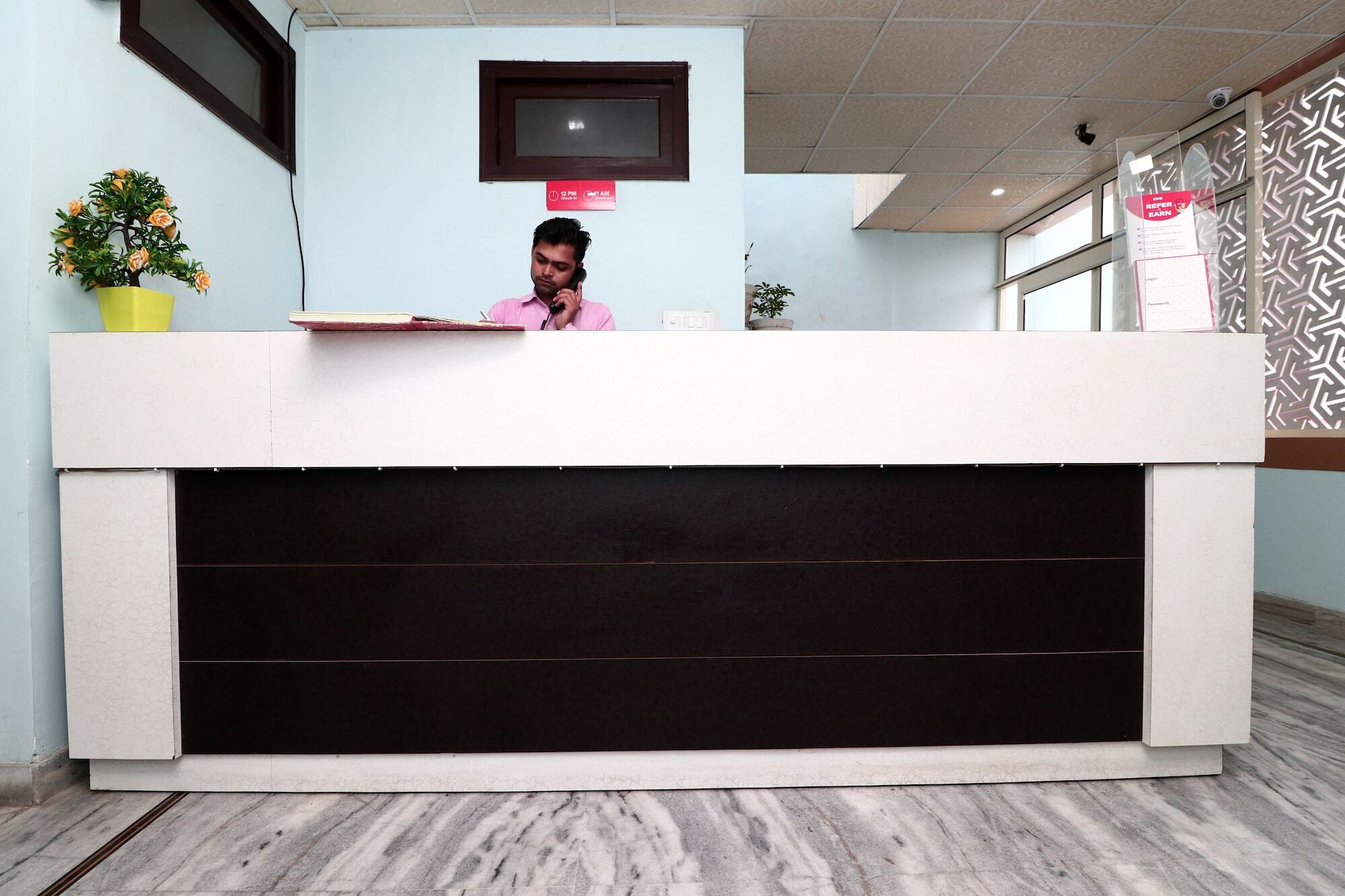 Oyo Hotel Ayaan Bareilly Ngoại thất bức ảnh